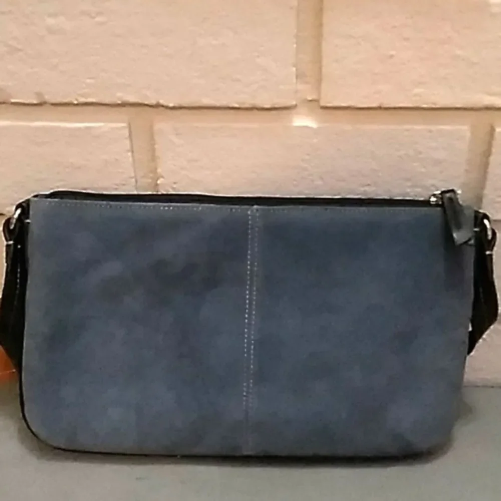 Liz Claiborne Blue/Black Leather Bag. NWT - Picture 4 of 12